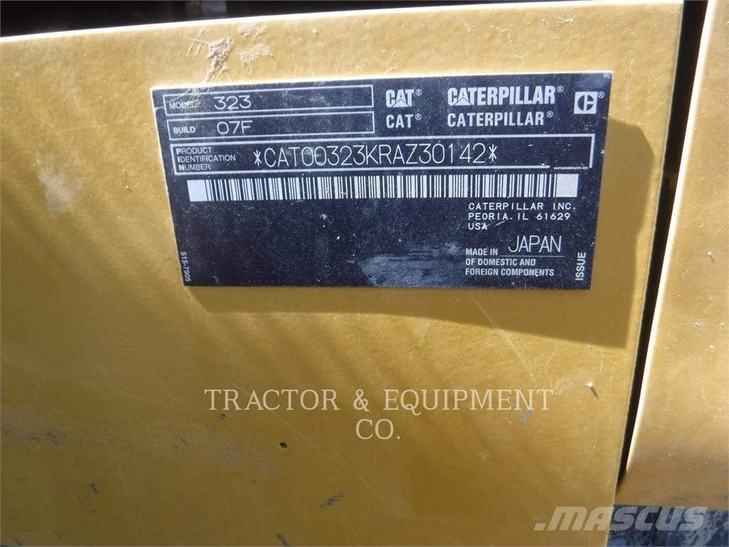 CAT 323 Escavadeiras de esteiras