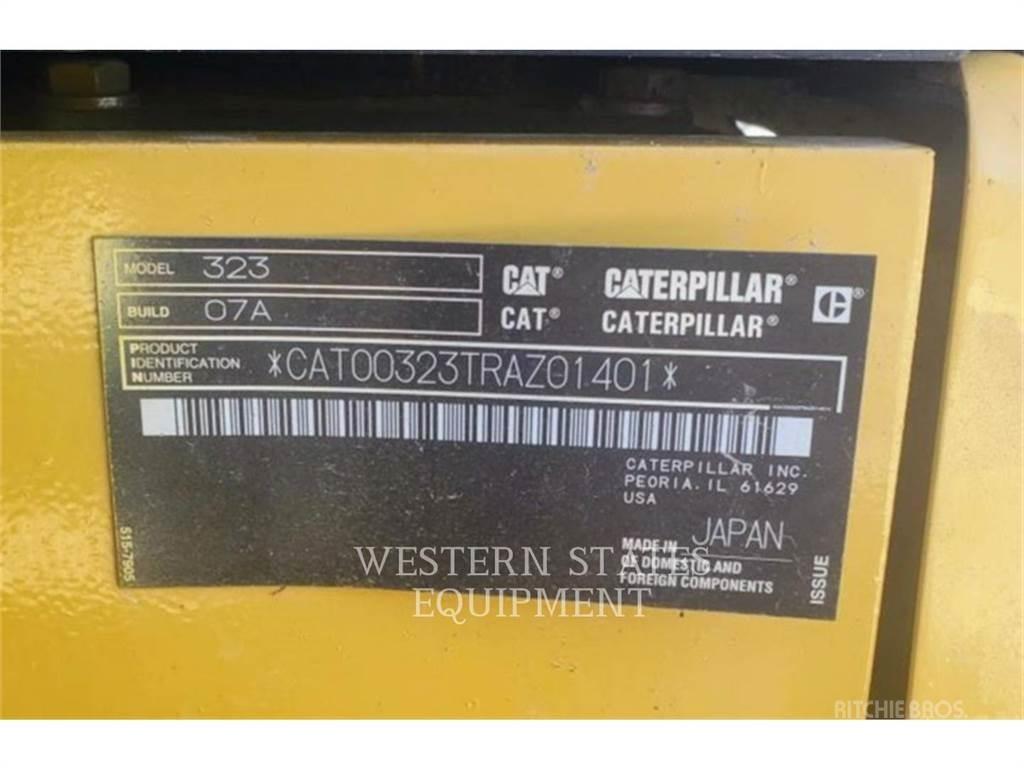 CAT 323 Escavadeiras de esteiras