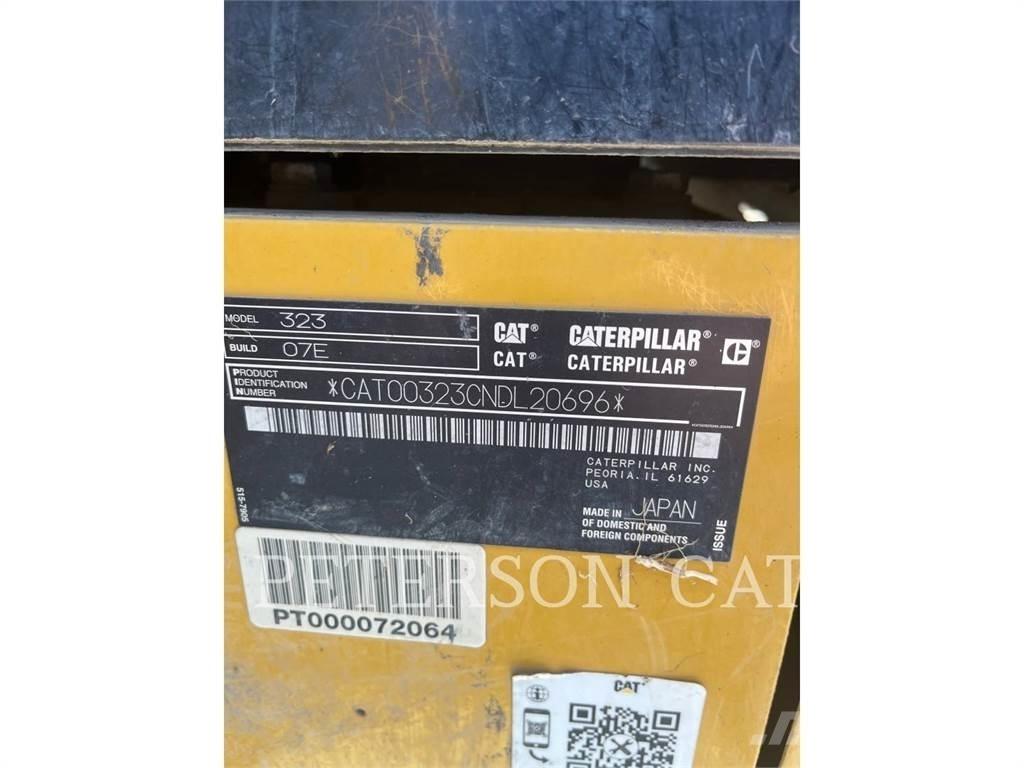 CAT 323 Escavadeiras de esteiras