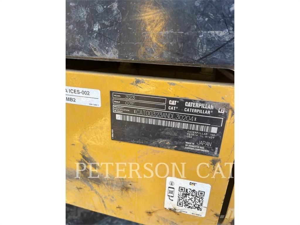 CAT 323 Escavadeiras de esteiras