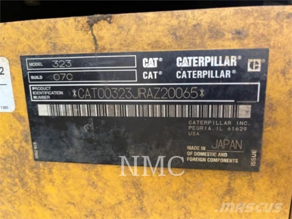 CAT 323 Escavadeiras de esteiras