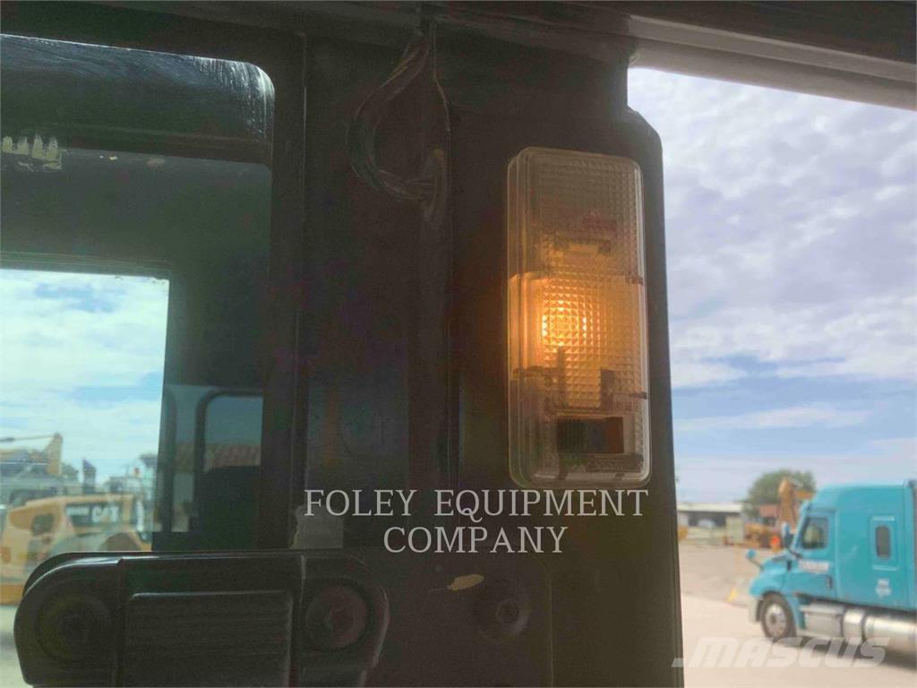 CAT 326FL9 Escavadeiras de esteiras