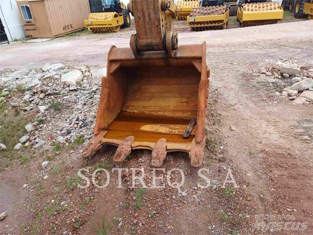 CAT 33607 Escavadeiras de esteiras