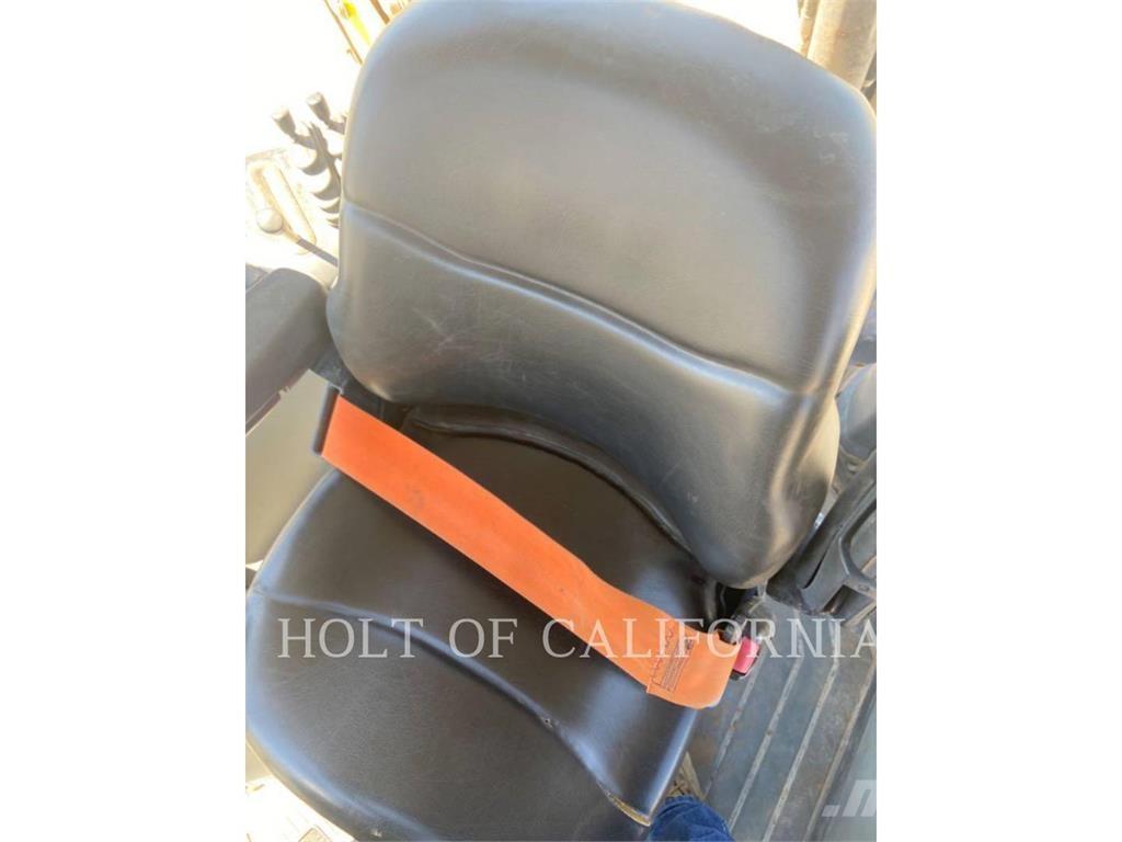 CAT 415 Retroescavadeiras