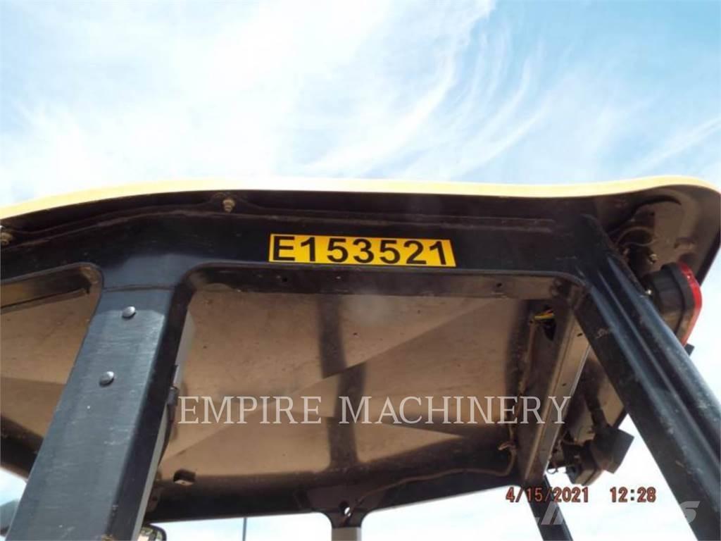 CAT 415F2 IL Carregadeiras de rodas