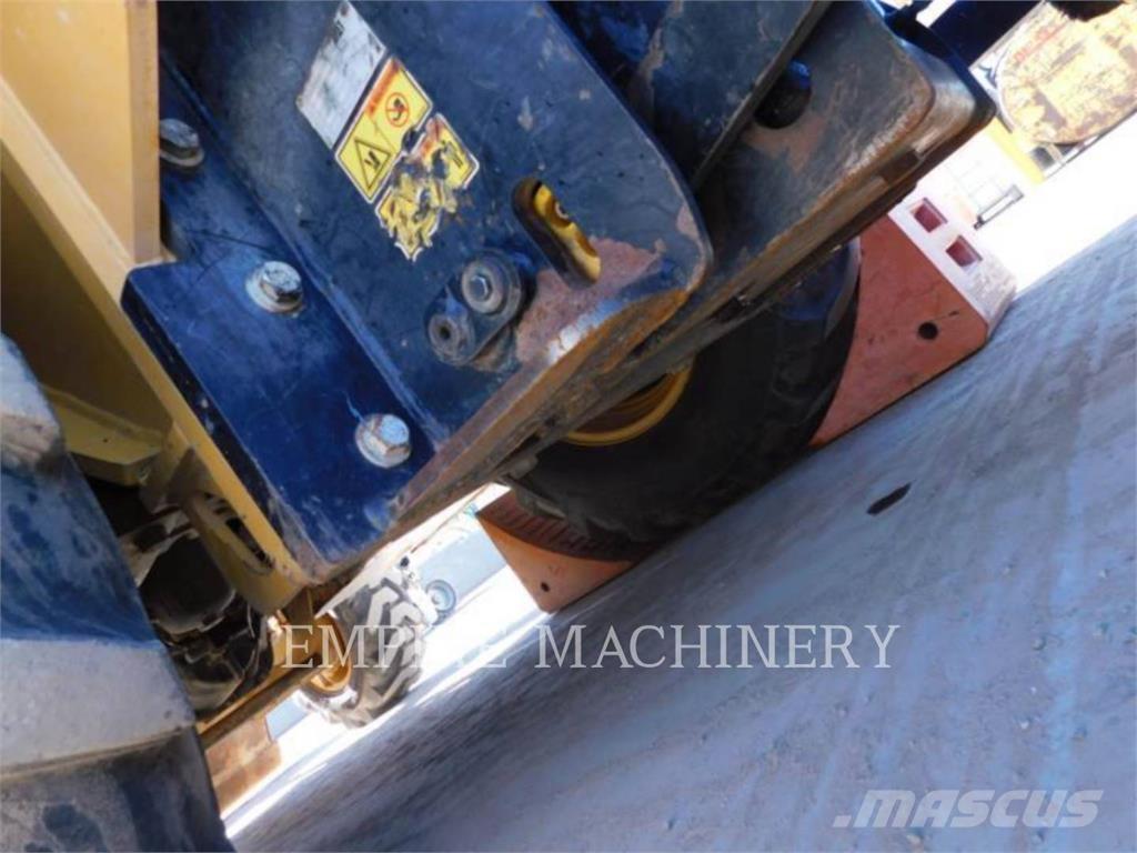 CAT 415F2 IL Carregadeiras de rodas