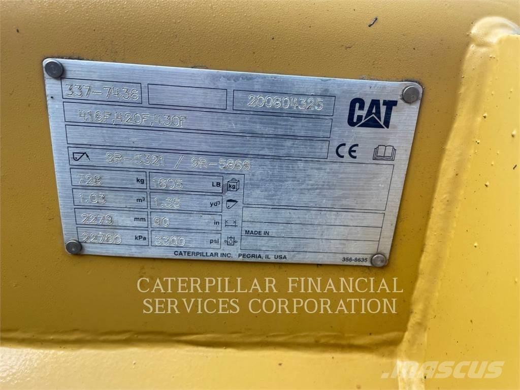 CAT 42007 Retroescavadeiras