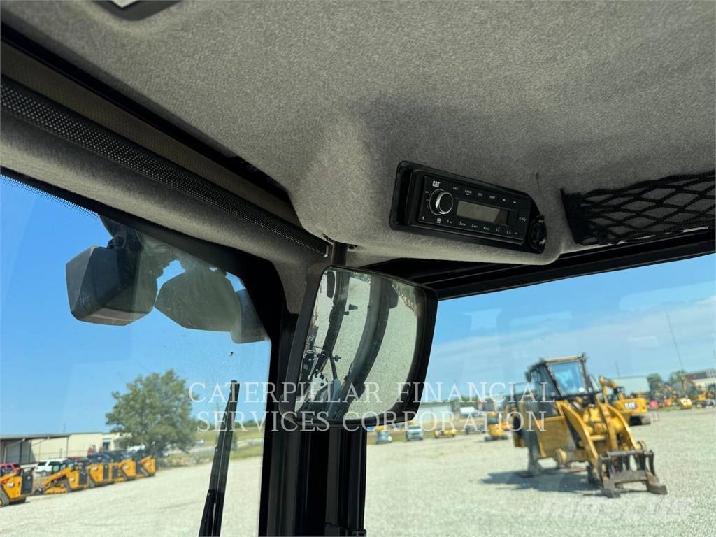 CAT 42007 Retroescavadeiras