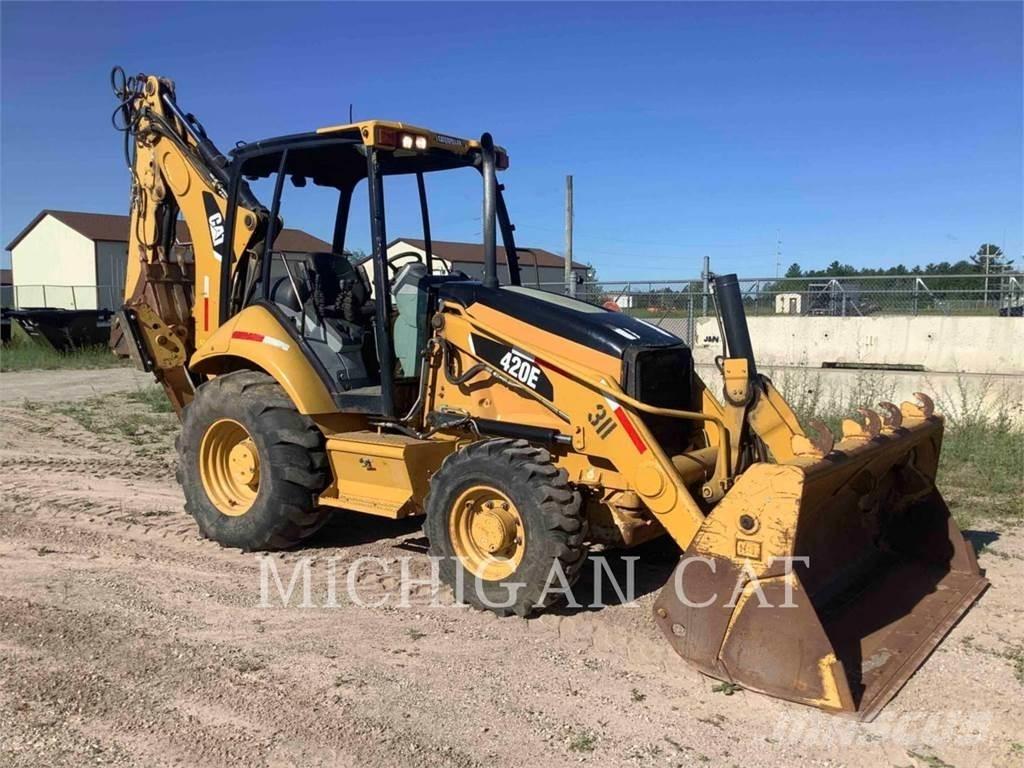 CAT 420E Retroescavadeiras