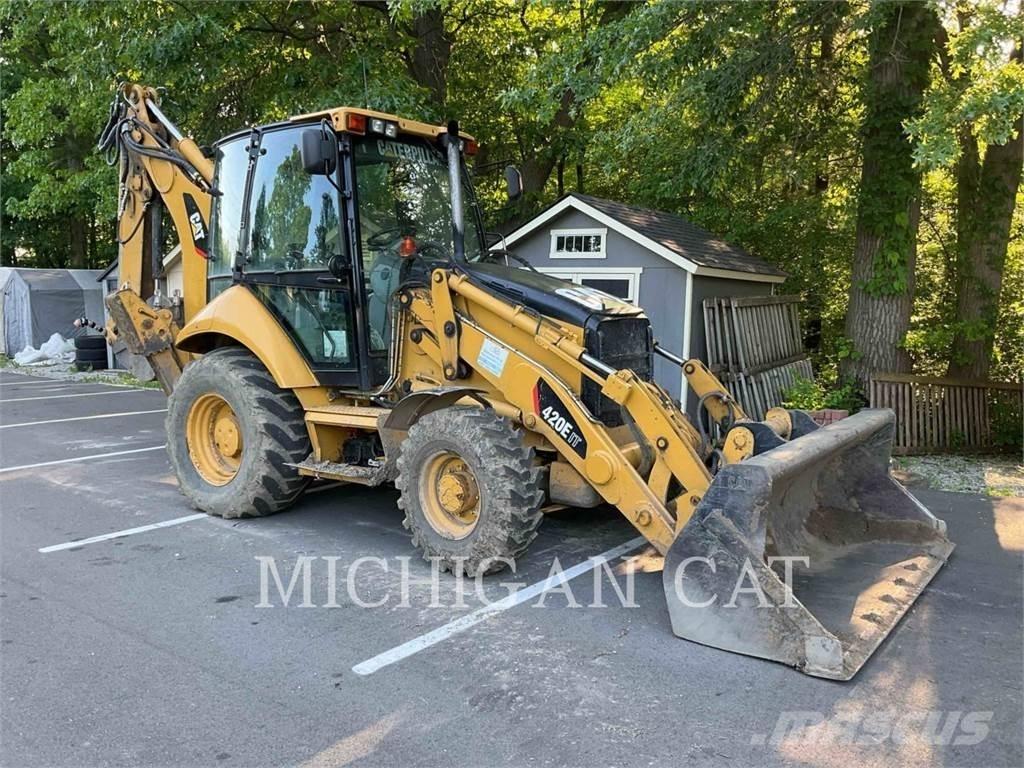 CAT 420E Retroescavadeiras