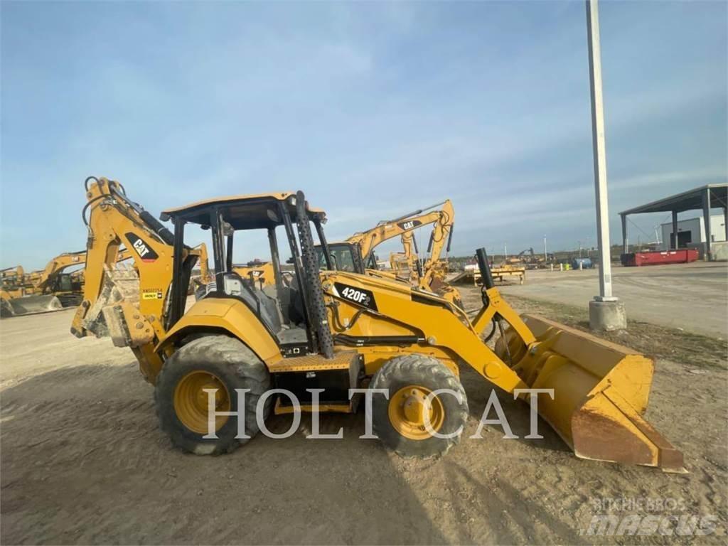 CAT 420F Retroescavadeiras