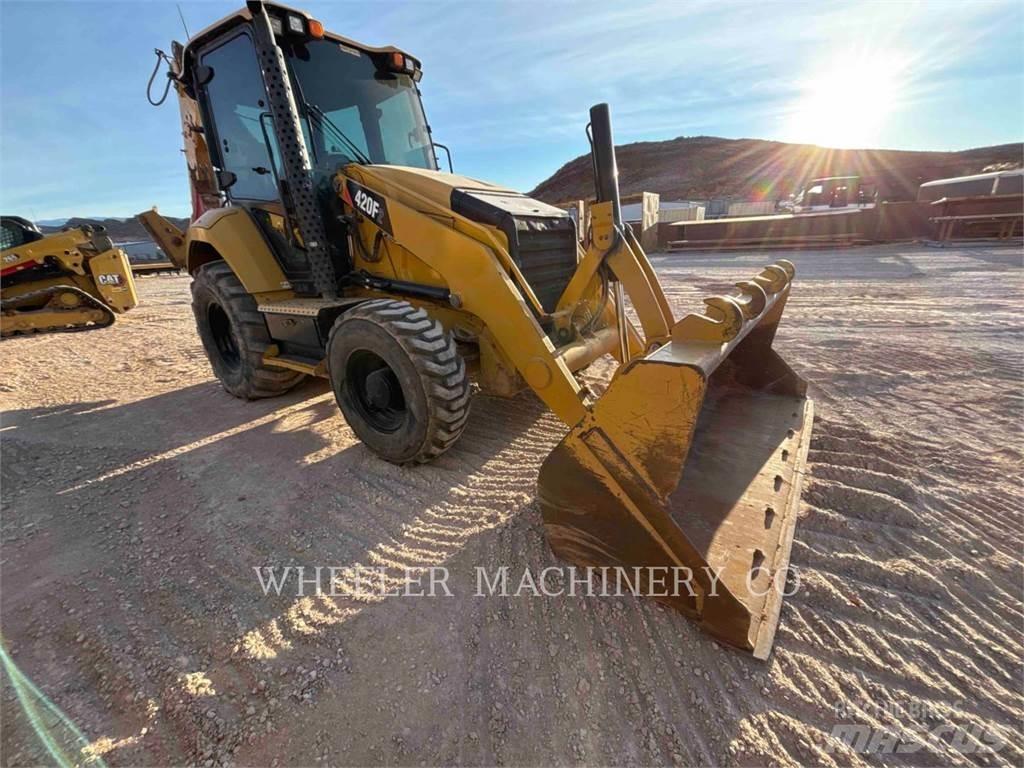 CAT 420F2 Retroescavadeiras