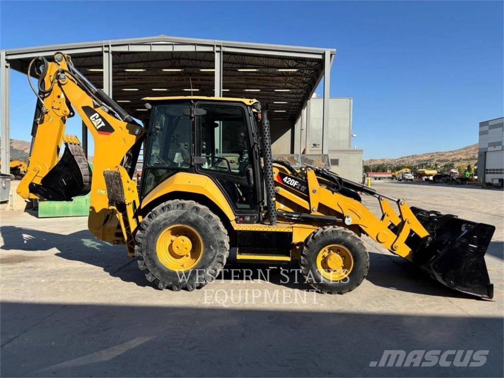 CAT 420F2 Retroescavadeiras