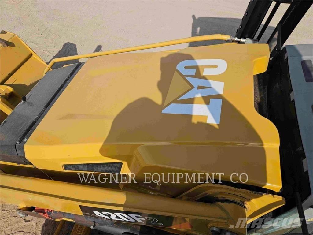 CAT 420F2 4WDS Retroescavadeiras