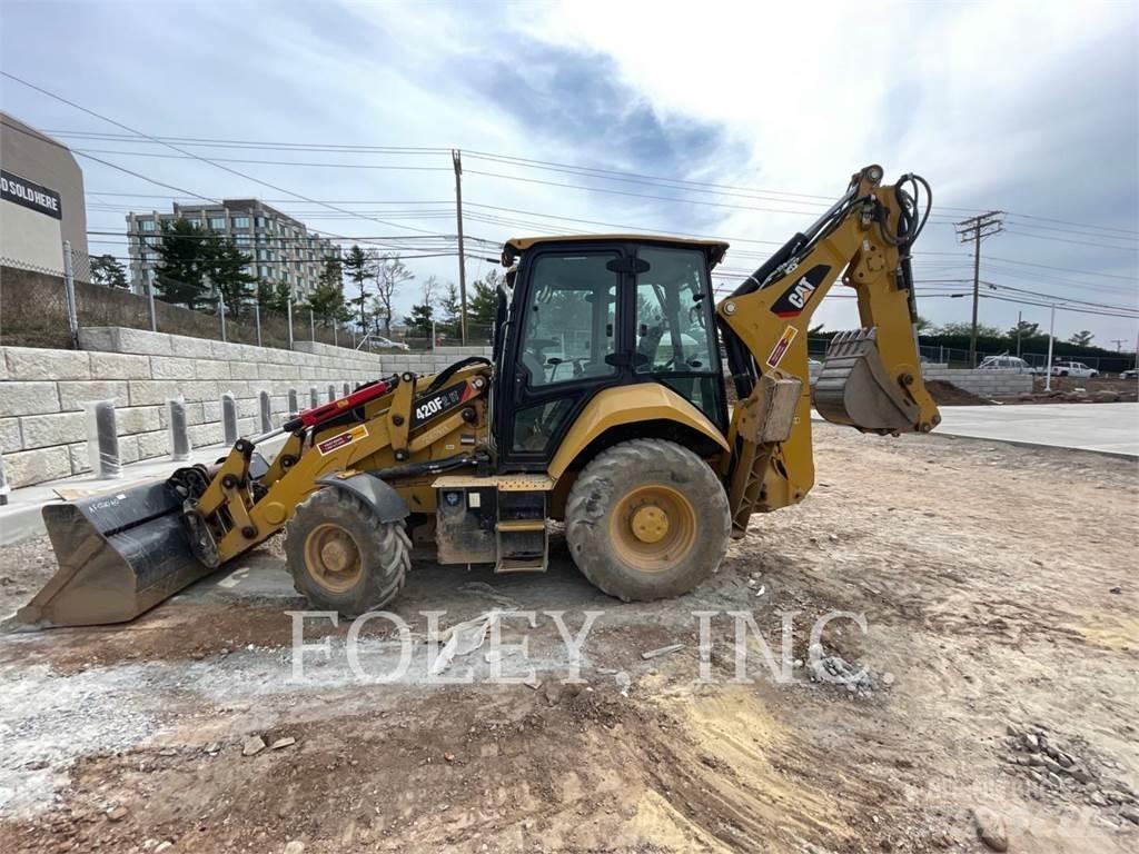 CAT 420F2IT Retroescavadeiras