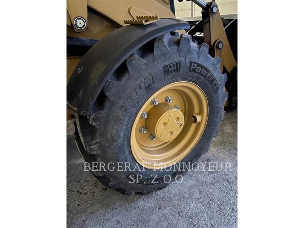CAT 432 Retroescavadeiras