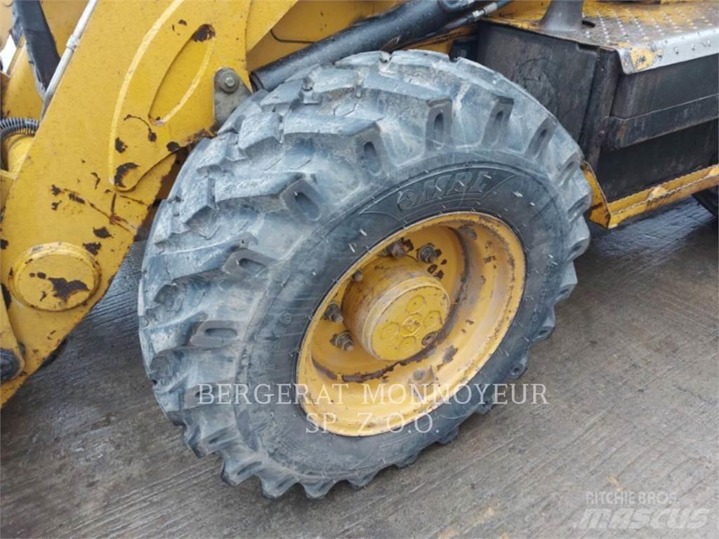 CAT 432F Retroescavadeiras