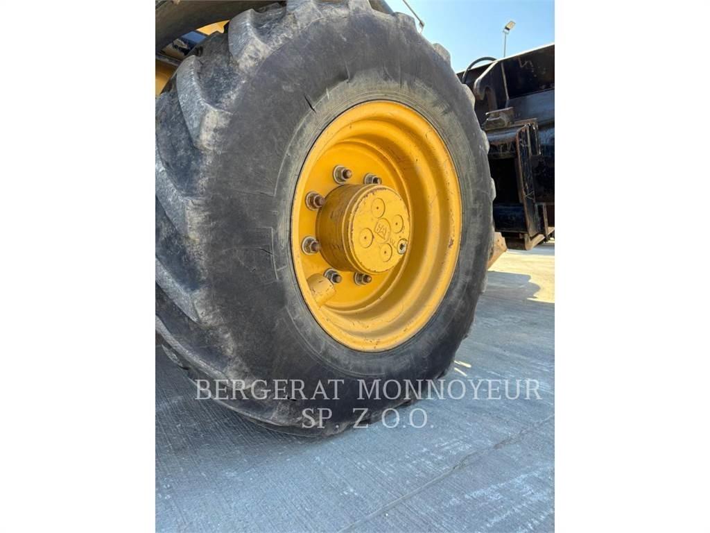 CAT 432F2 Retroescavadeiras