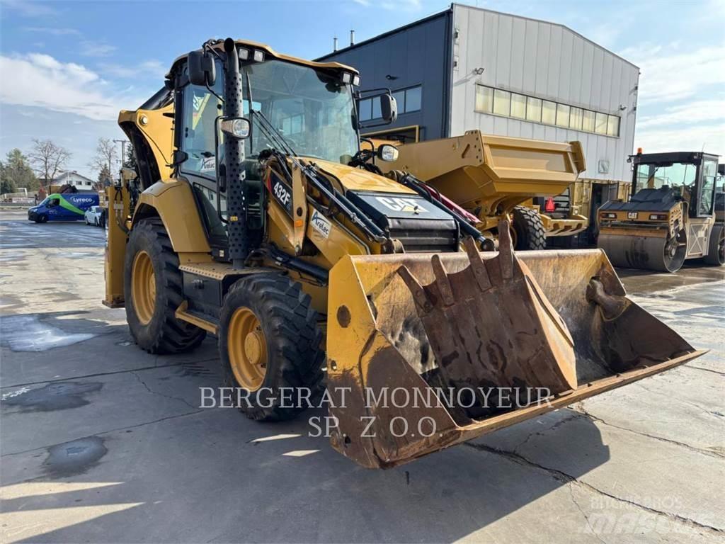 CAT 432F2 Retroescavadeiras