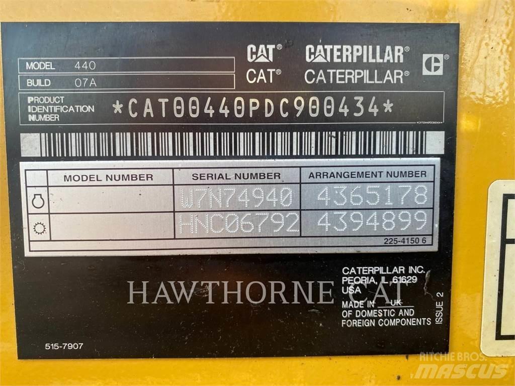 CAT 440 Retroescavadeiras