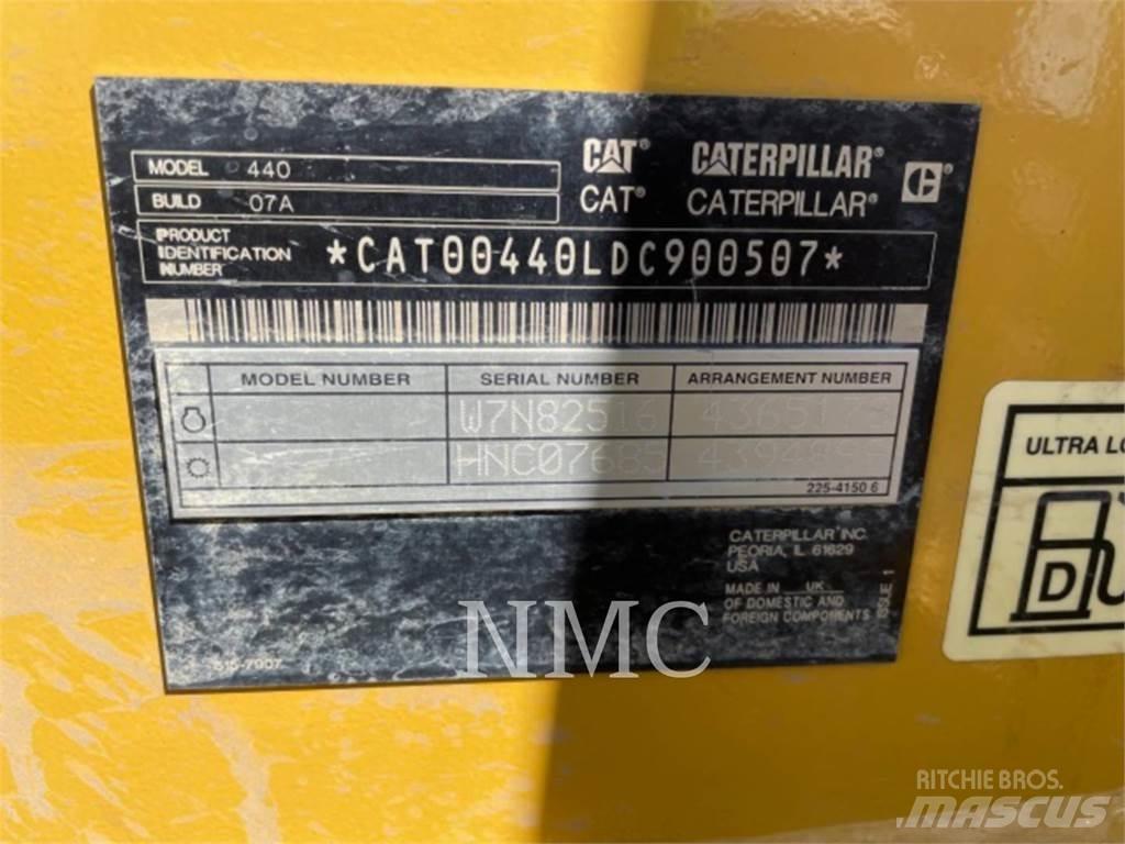 CAT 440 Retroescavadeiras