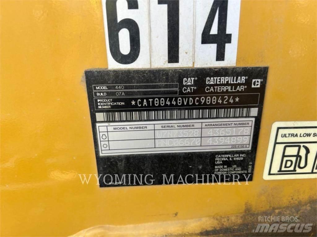 CAT 440 Retroescavadeiras