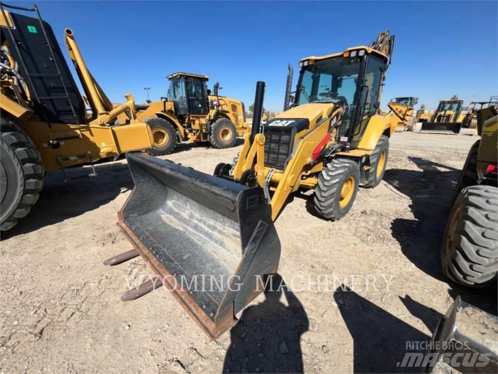 CAT 440 Retroescavadeiras
