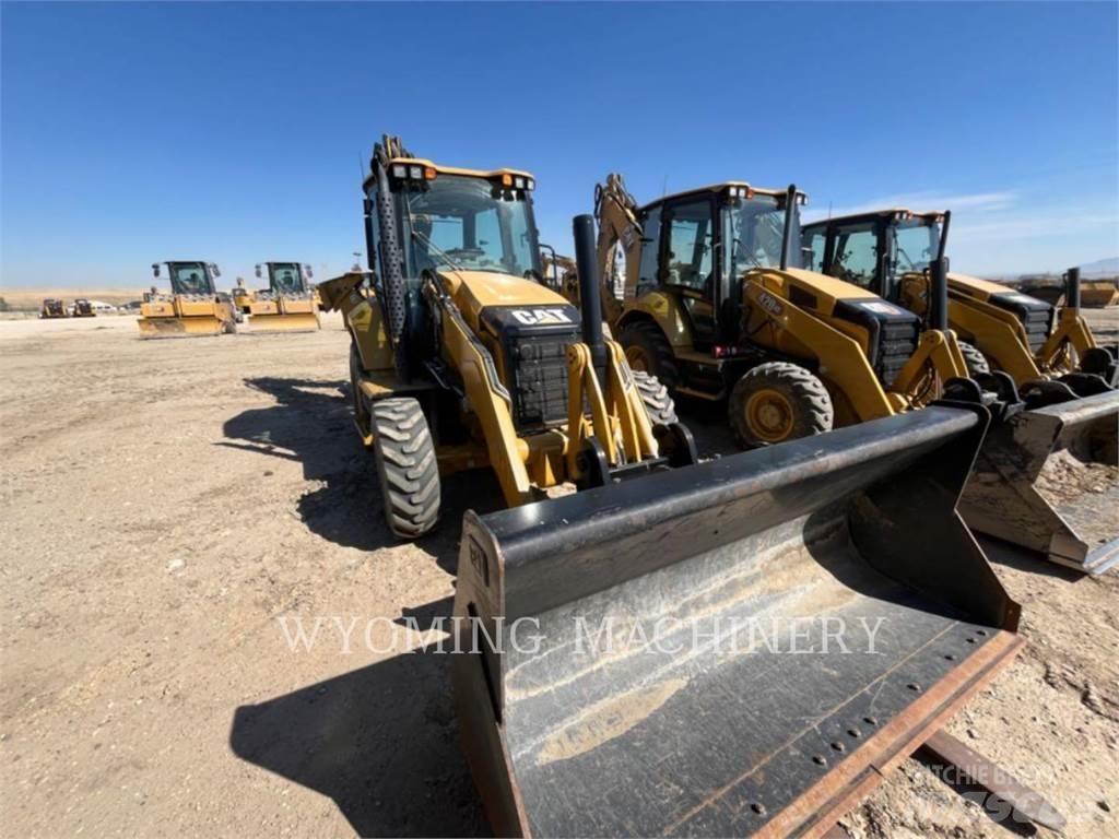 CAT 440 Retroescavadeiras