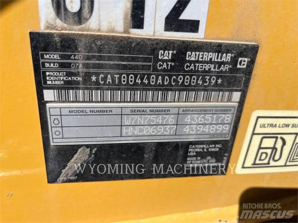 CAT 440 Retroescavadeiras