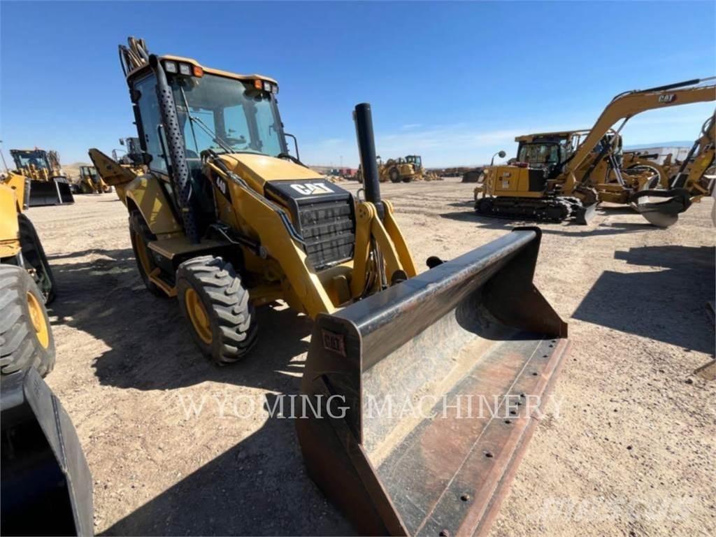 CAT 440 Retroescavadeiras