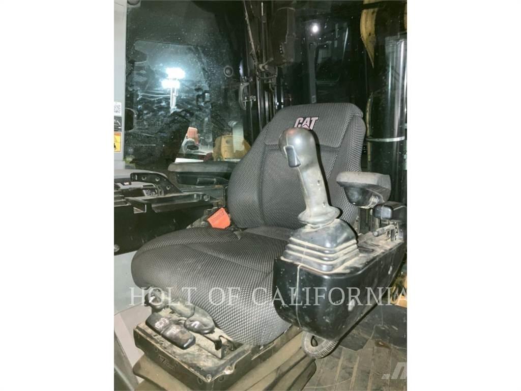 CAT 440 Retroescavadeiras