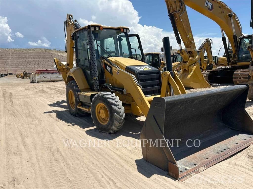 CAT 440 Retroescavadeiras