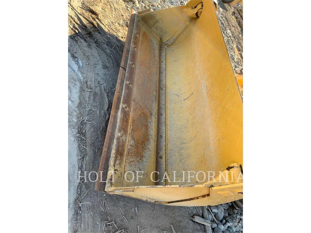 CAT 440 Retroescavadeiras