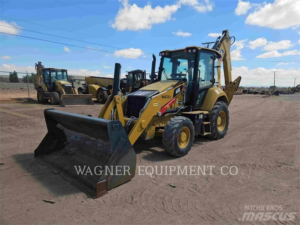 CAT 440 Retroescavadeiras