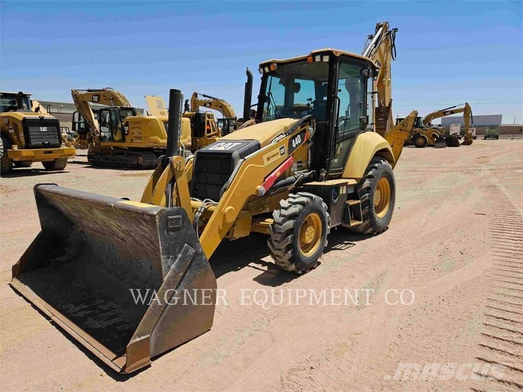 CAT 44007 Retroescavadeiras