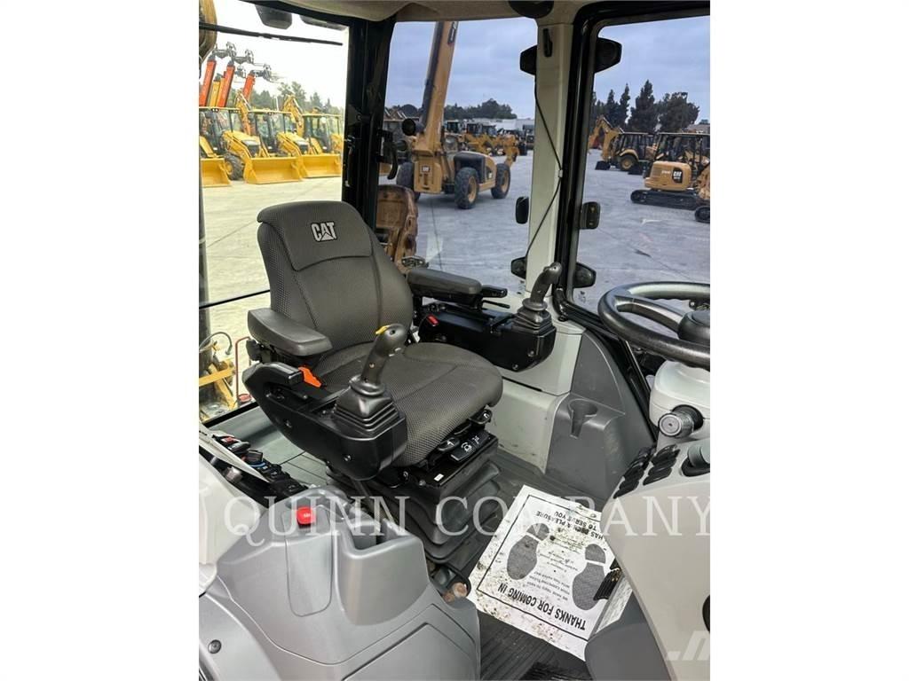 CAT 450 Retroescavadeiras