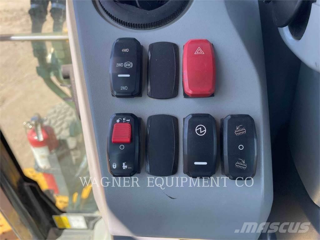 CAT 450 IT Retroescavadeiras