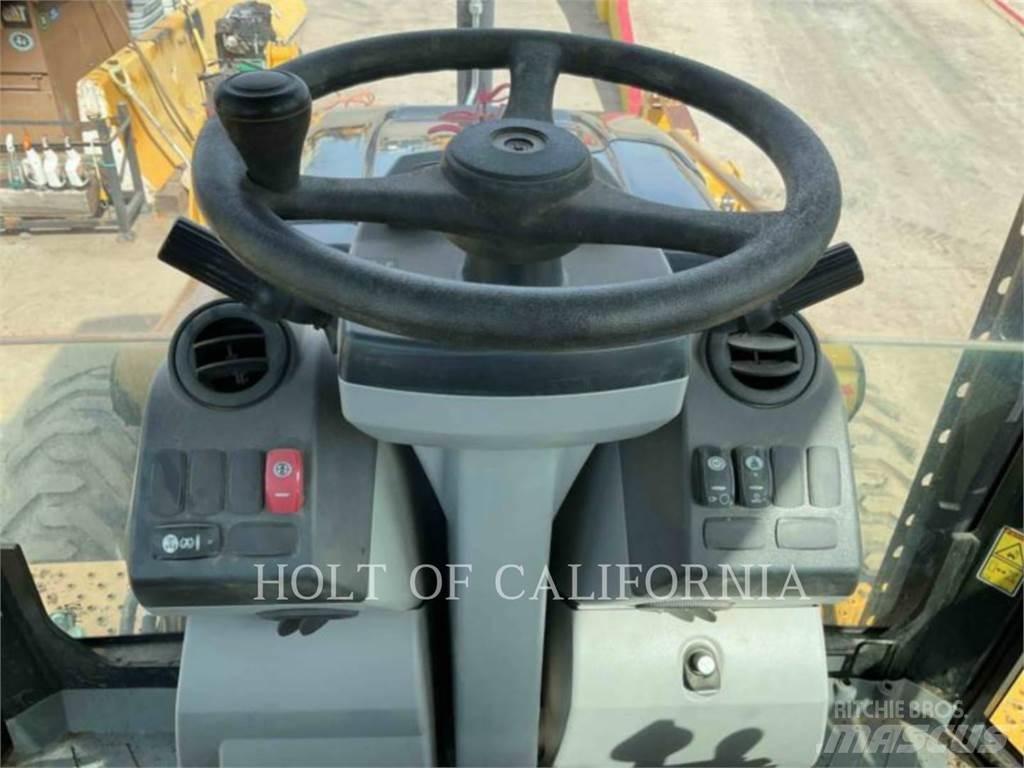 CAT 450F Retroescavadeiras