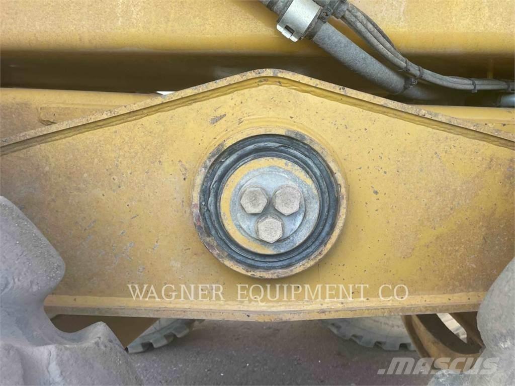 CAT 740B WT Auto-tanques