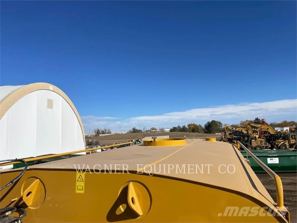 CAT 740B WT RB Auto-tanques