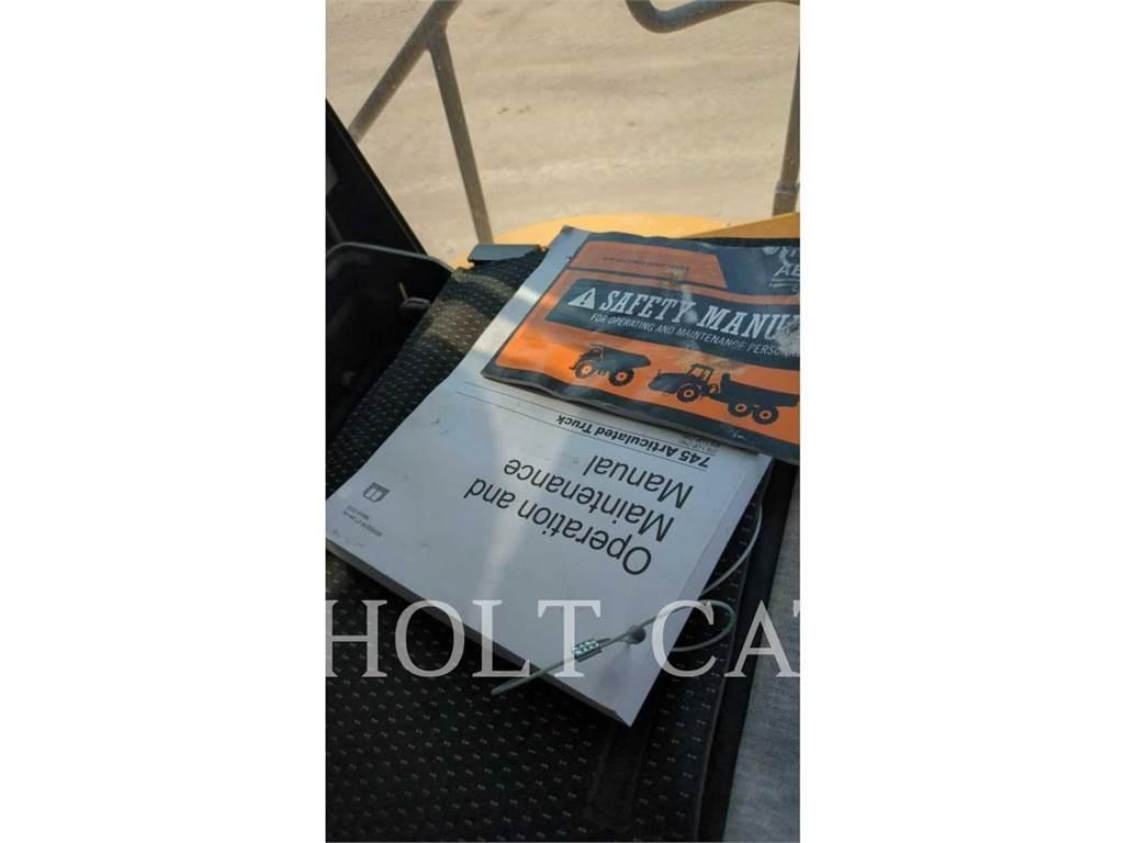 CAT 745 Caminhões articulados