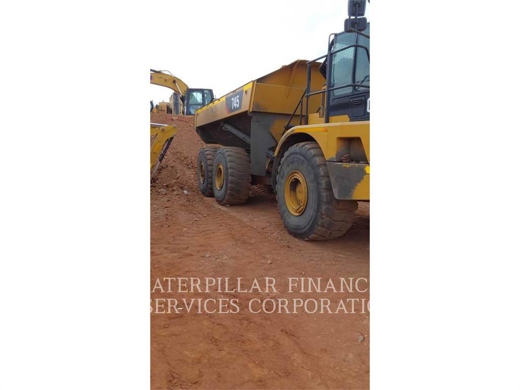 CAT 745 Caminhões articulados