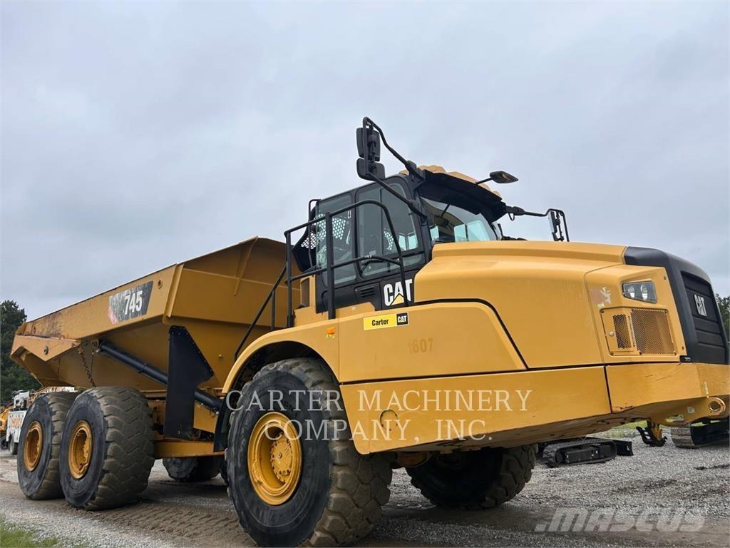 CAT 745 Caminhões articulados
