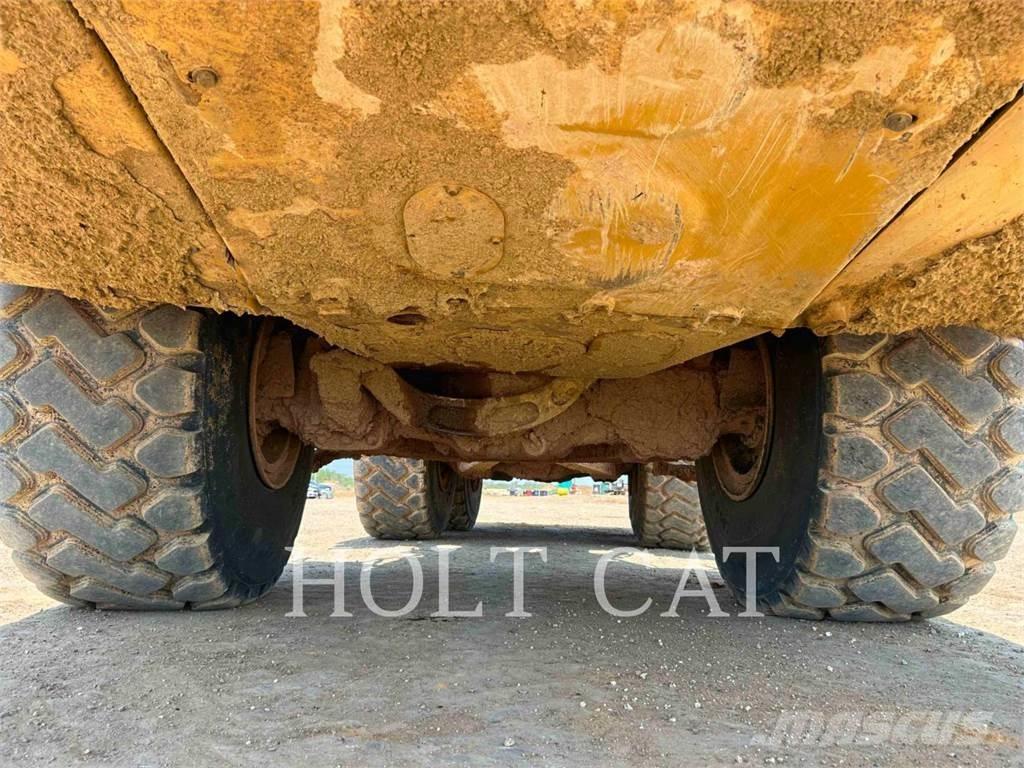 CAT 74504 Caminhões articulados