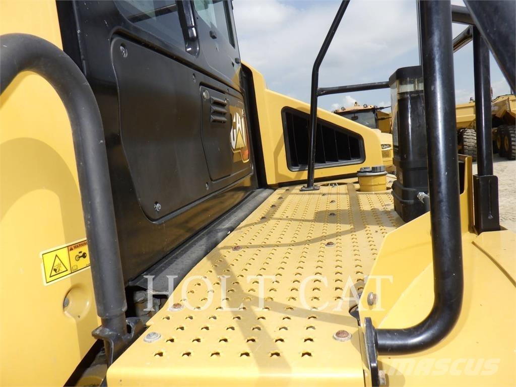 CAT 74504 Caminhões articulados