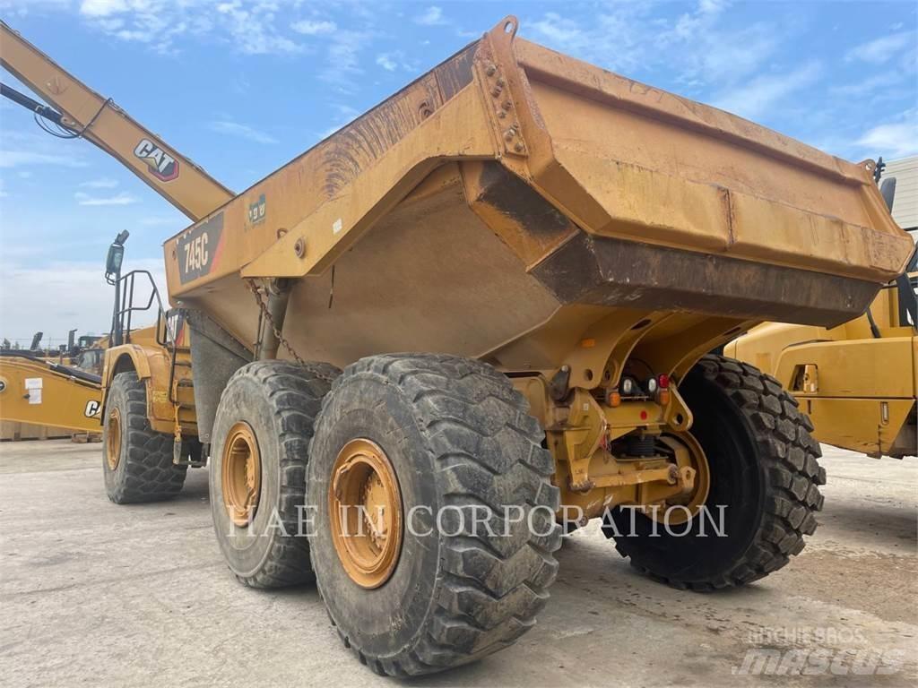 CAT 745C Caminhões articulados