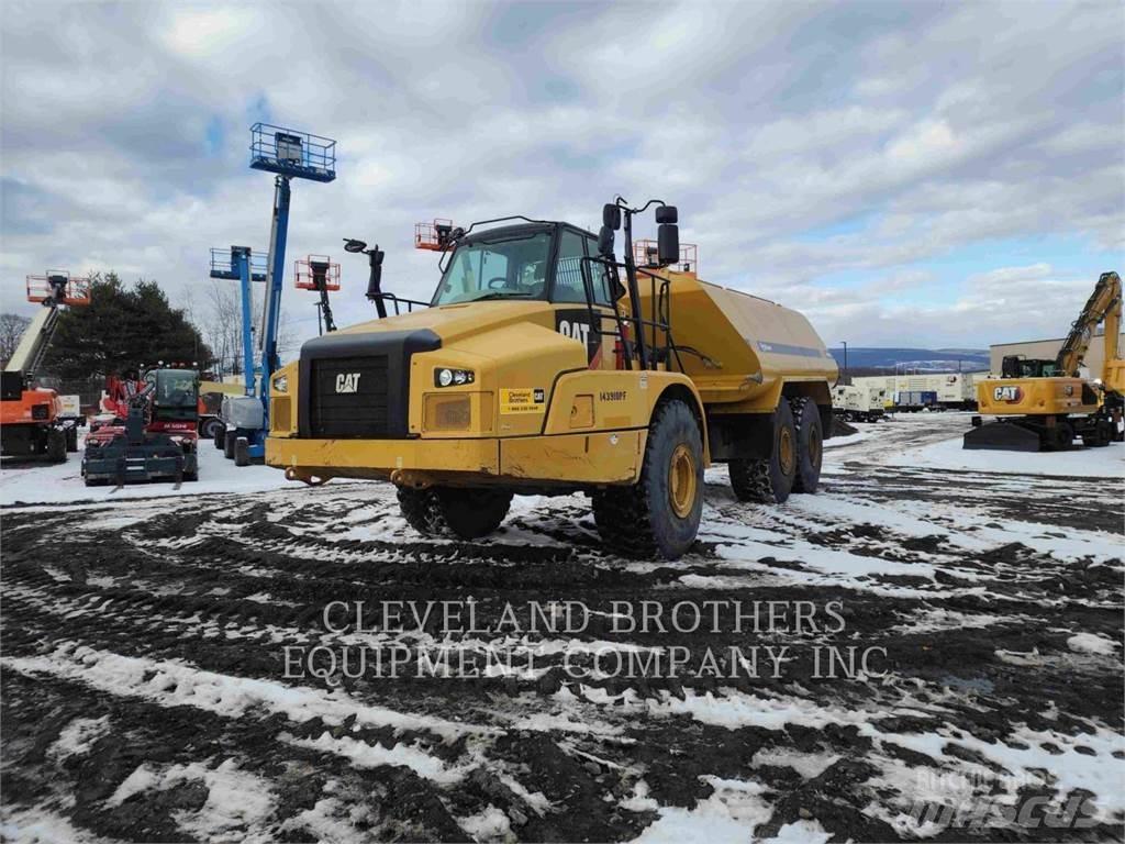 CAT 745C Auto-tanques