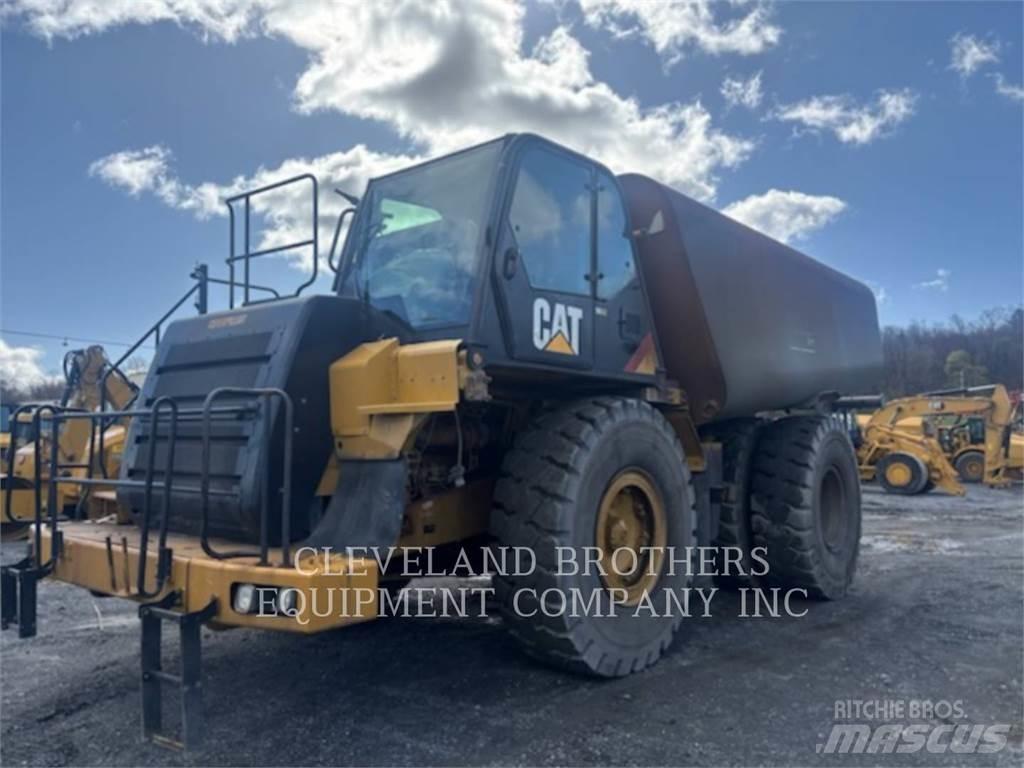CAT 775F Auto-tanques