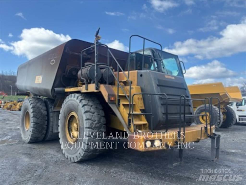 CAT 775F Auto-tanques
