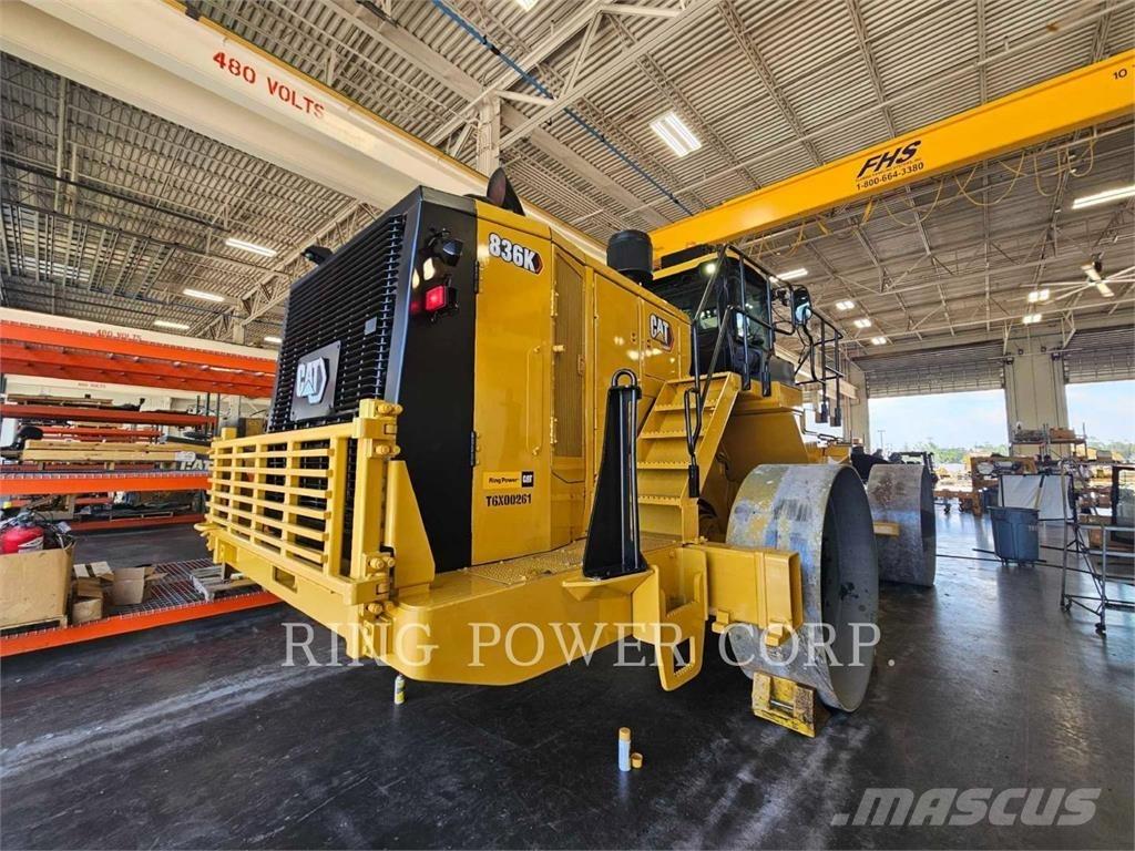 CAT 836K Compactadores para terra